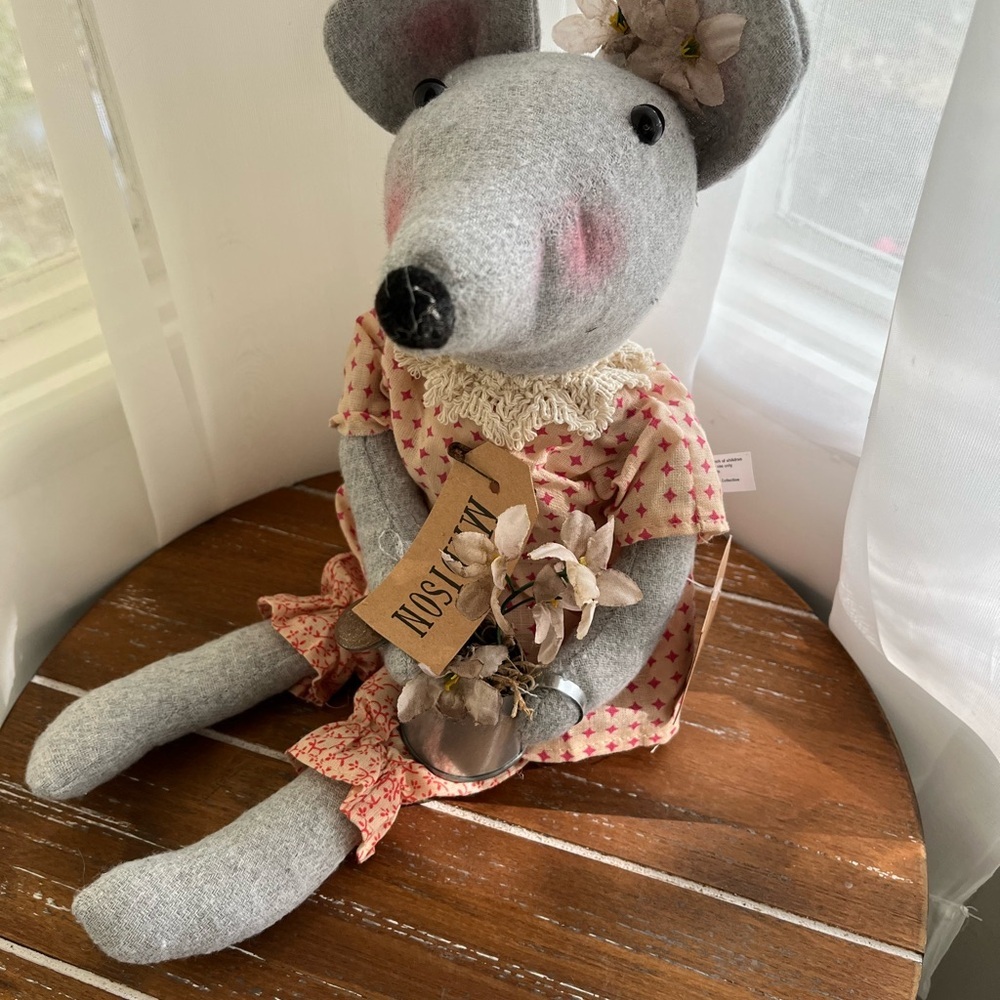 Primitive Mouse Watering Can Garden Mouse‎ Doll By Hearthside Collection - Picture 3 of 7